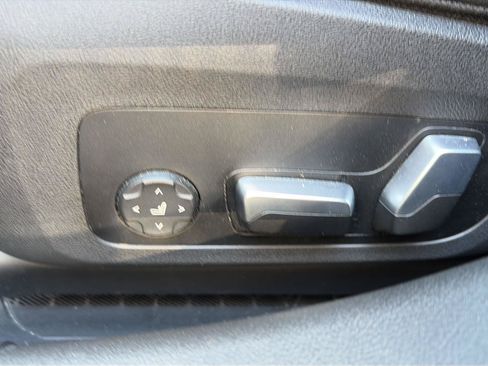 Used 2022 BMW 330i xDrive Sedan AWD/4WD image 12