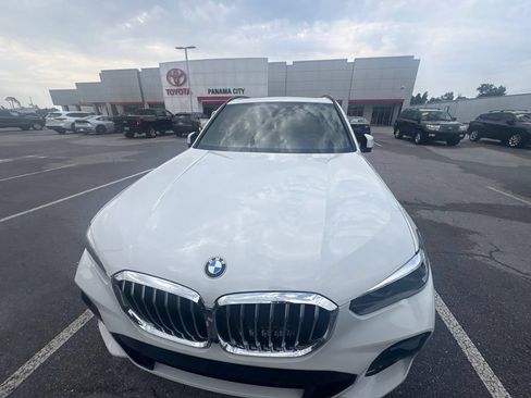 Used 2022 BMW X5 sDrive40i w/ M Sport Package RWD image 9