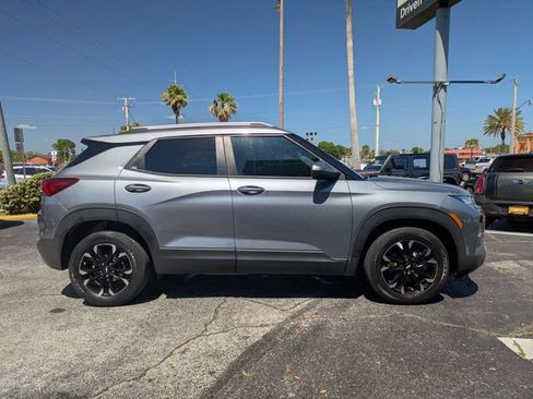 Used 2021 Chevrolet TrailBlazer LT w/ Convenience Package FWD image 4