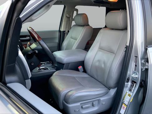 Used 2020 Toyota Sequoia Platinum RWD image 8