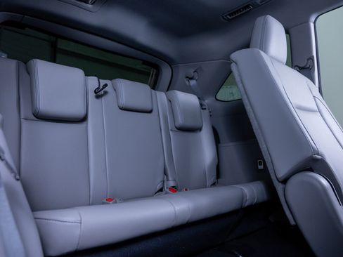 Used 2018 Toyota Highlander XLE image 13