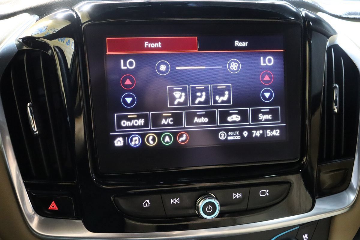 Used 2023 Chevrolet Traverse Premier FWD image 50