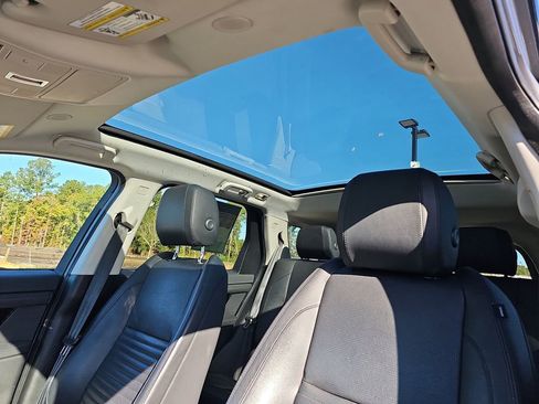 Used 2022 Land Rover Discovery Sport SE image 35