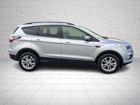 Used 2018 Ford Escape SE FWD image 5