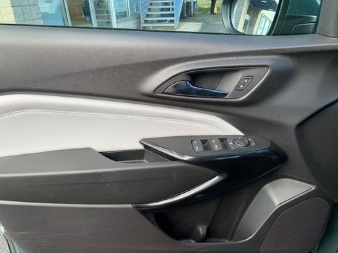 Used 2025 Chevrolet Trax LT image 20