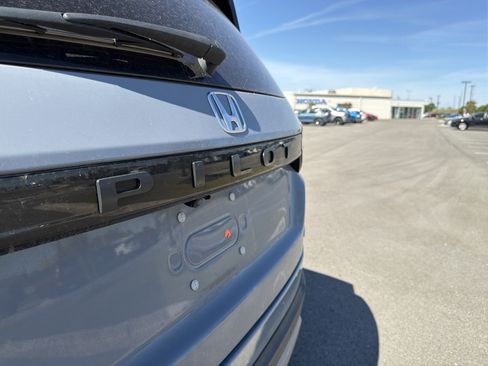 Certified 2025 Honda Pilot Elite image 47