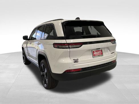 New 2025 Jeep Grand Cherokee Limited w/ Black Appearance Package AWD/4WD image 8