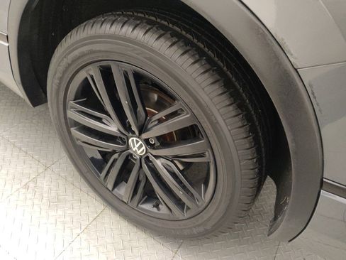 Used 2022 Volkswagen Tiguan SE R-Line image 31