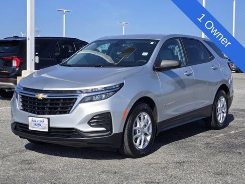 Used 2022 Chevrolet Equinox LS w/ LS Convenience Package FWD image 3
