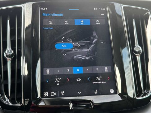 Used 2025 Volvo XC60 B5 Core w/ Climate Package image 28