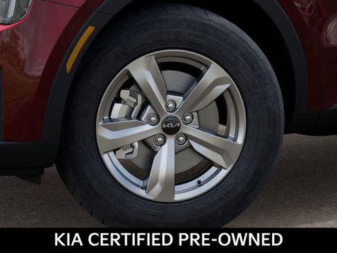 Used 2025 Kia Sorento LX image 9