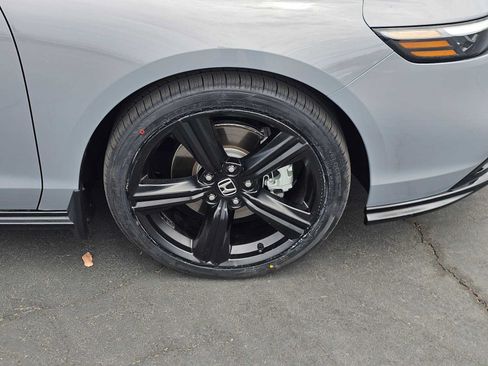 Used 2025 Honda Accord Sport image 9