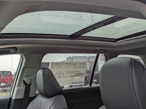 New 2026 Toyota Grand Highlander FWD image 12