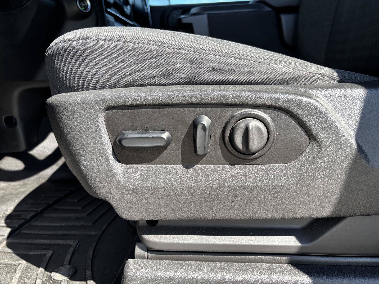 Used 2021 Chevrolet Silverado 1500 LT AWD/4WD image 14