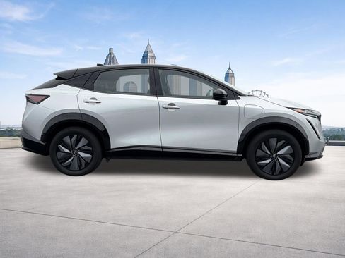 Used 2023 Nissan Ariya AWD image 6