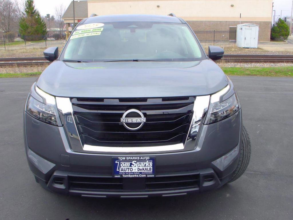 Used 2025 Nissan Pathfinder SV AWD/4WD image 2