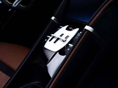 Used 2025 Ferrari Roma Spider image 27