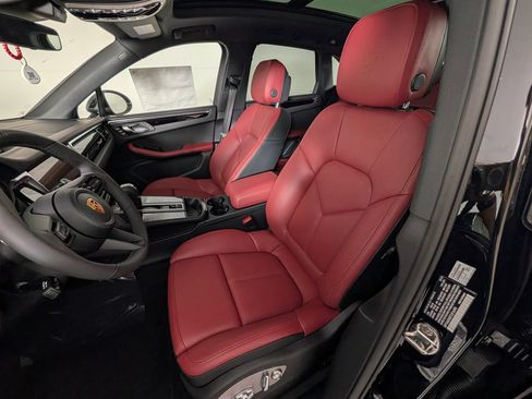 New 2026 Porsche Macan AWD/4WD image 5