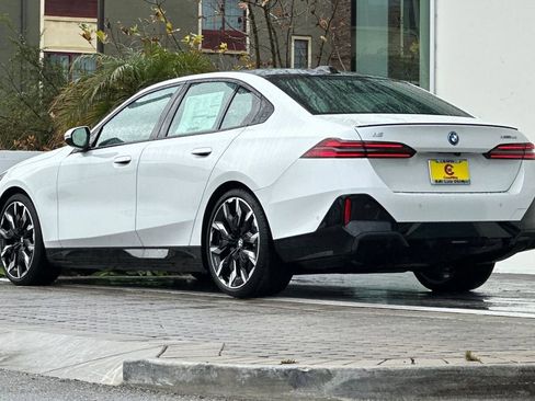 New 2026 BMW i5 eDrive40 w/ M Sport Package image 5