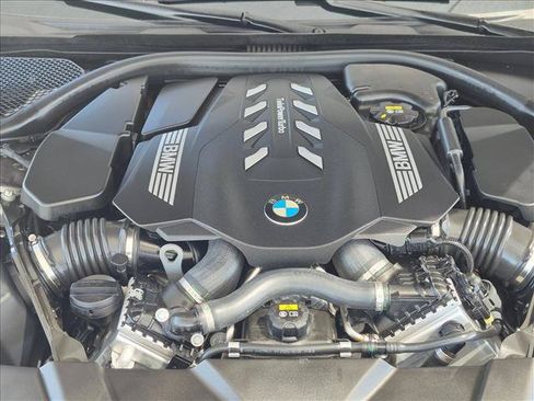 Used 2022 BMW 750Li xDrive AWD/4WD image 23