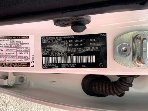 Used 2024 Toyota 4Runner SR5 AWD/4WD image 34