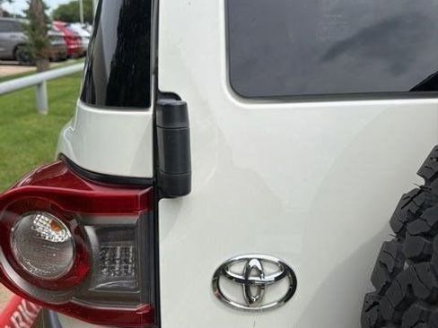 Used 2014 Toyota FJ Cruiser 4WD w/ Convenience Package image 5