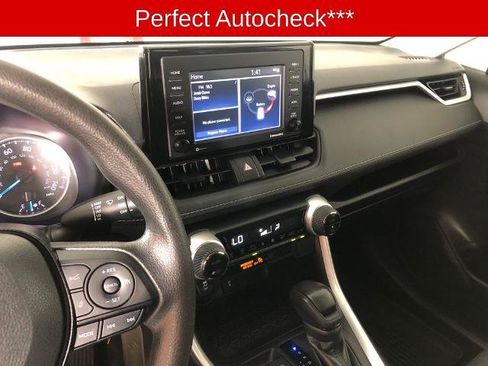 Used 2022 Toyota RAV4 LE AWD/4WD image 3