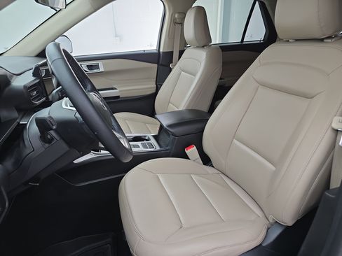 Used 2023 Ford Explorer XLT w/ Equipment Group 202A image 16