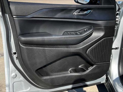 New 2025 Jeep Grand Cherokee Altitude AWD/4WD image 10