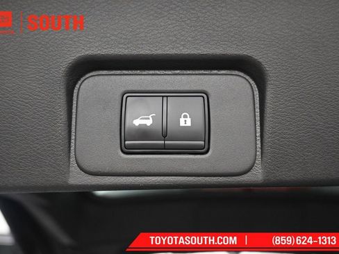 Used 2025 Nissan Rogue SV FWD image 25