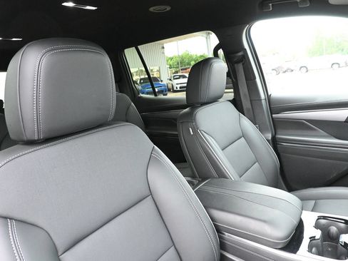 Used 2026 Buick Enclave Preferred FWD image 35