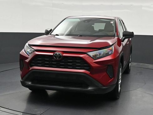 Used 2022 Toyota RAV4 LE FWD image 9