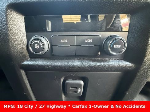 Used 2022 Chevrolet Traverse LT image 28