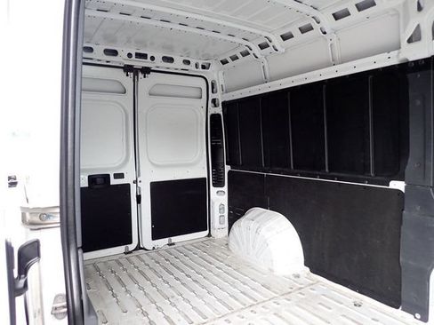 Used 2024 RAM ProMaster 2500 w/ Convenience Group FWD image 11