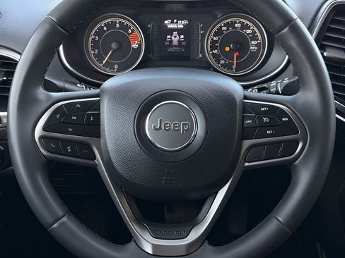 Used 2020 Jeep Cherokee Latitude Plus image 13