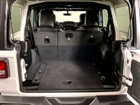 Used 2023 Jeep Wrangler Sahara image 29