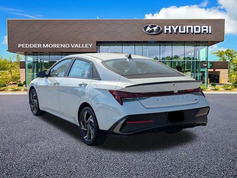 New 2025 Hyundai Elantra SEL image 4