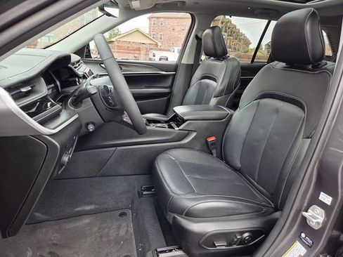 Used 2022 Jeep Grand Cherokee Limited 4xe w/ Luxury Tech Group II AWD/4WD image 9