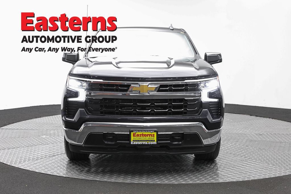 Used 2023 Chevrolet Silverado 1500 LT AWD/4WD image 4