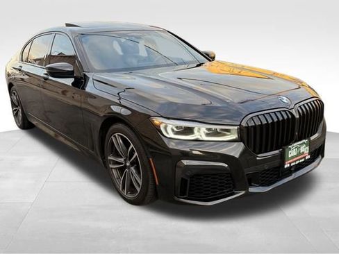Used 2021 BMW 750i xDrive w/ Executive Package image 3