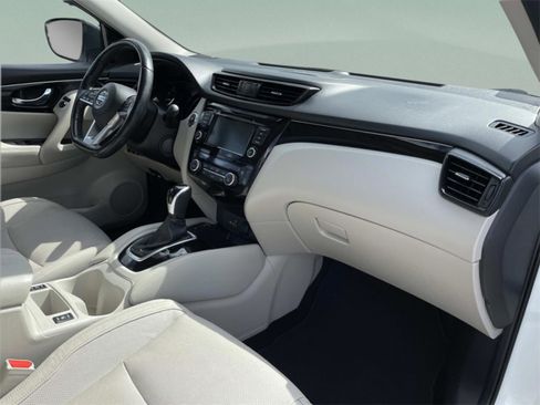 Used 2019 Nissan Rogue Sport SL w/ Premium Package image 19