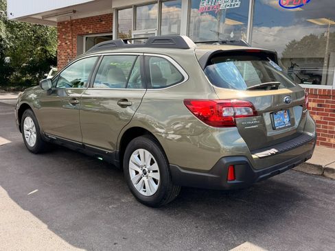 Used 2019 Subaru Outback 2.5i AWD/4WD image 2