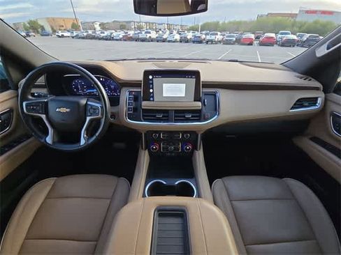 Used 2022 Chevrolet Suburban Premier image 16