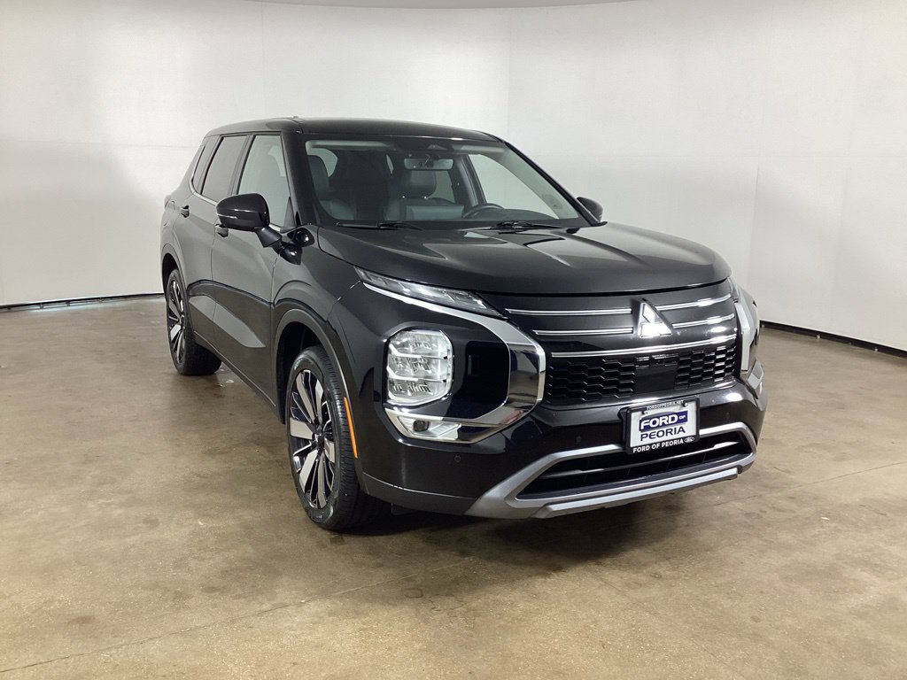 Used 2025 Mitsubishi Outlander SE AWD/4WD image 3