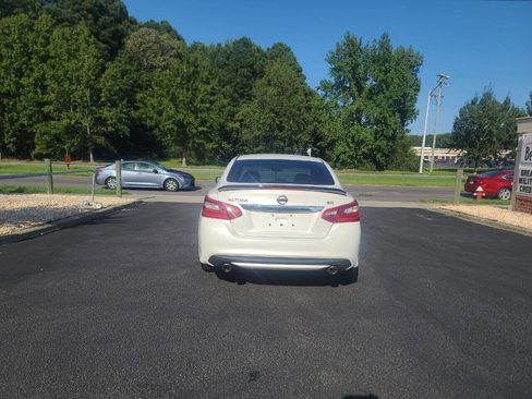 Used 2017 Nissan Altima 2.5 SR w/ Midnight Edition Package image 6