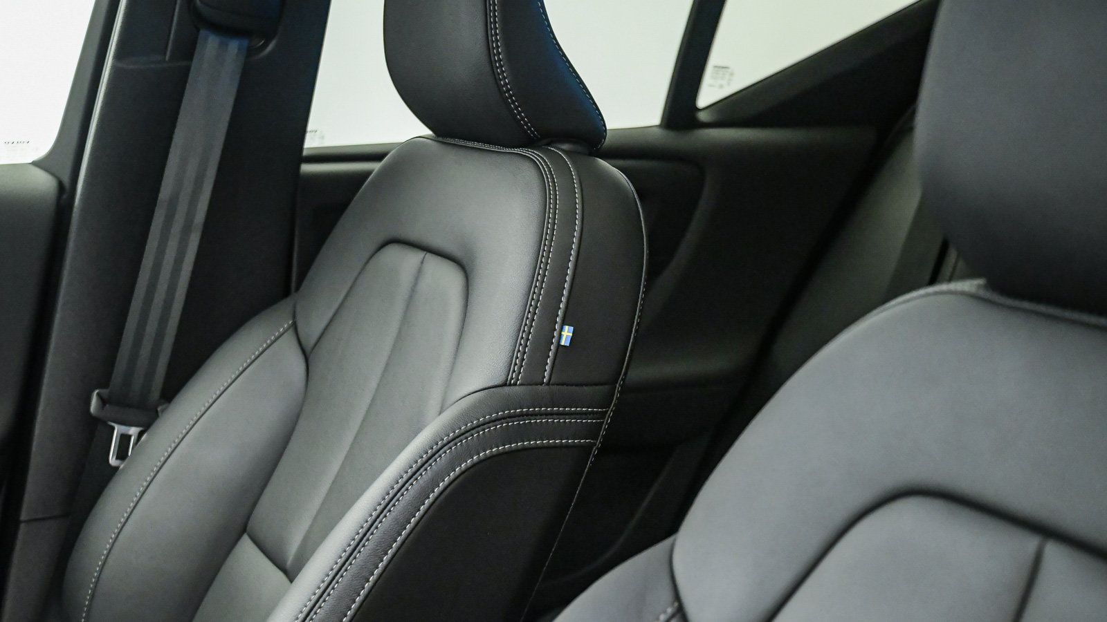 Certified 2026 Volvo XC40 B5 Plus AWD/4WD image 19