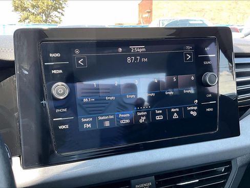 Used 2025 Volkswagen Jetta SE FWD image 32