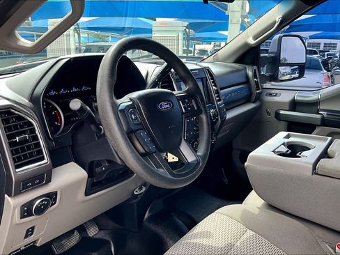 Used 2017 Ford F250 XLT w/ XLT Premium Package AWD/4WD image 17