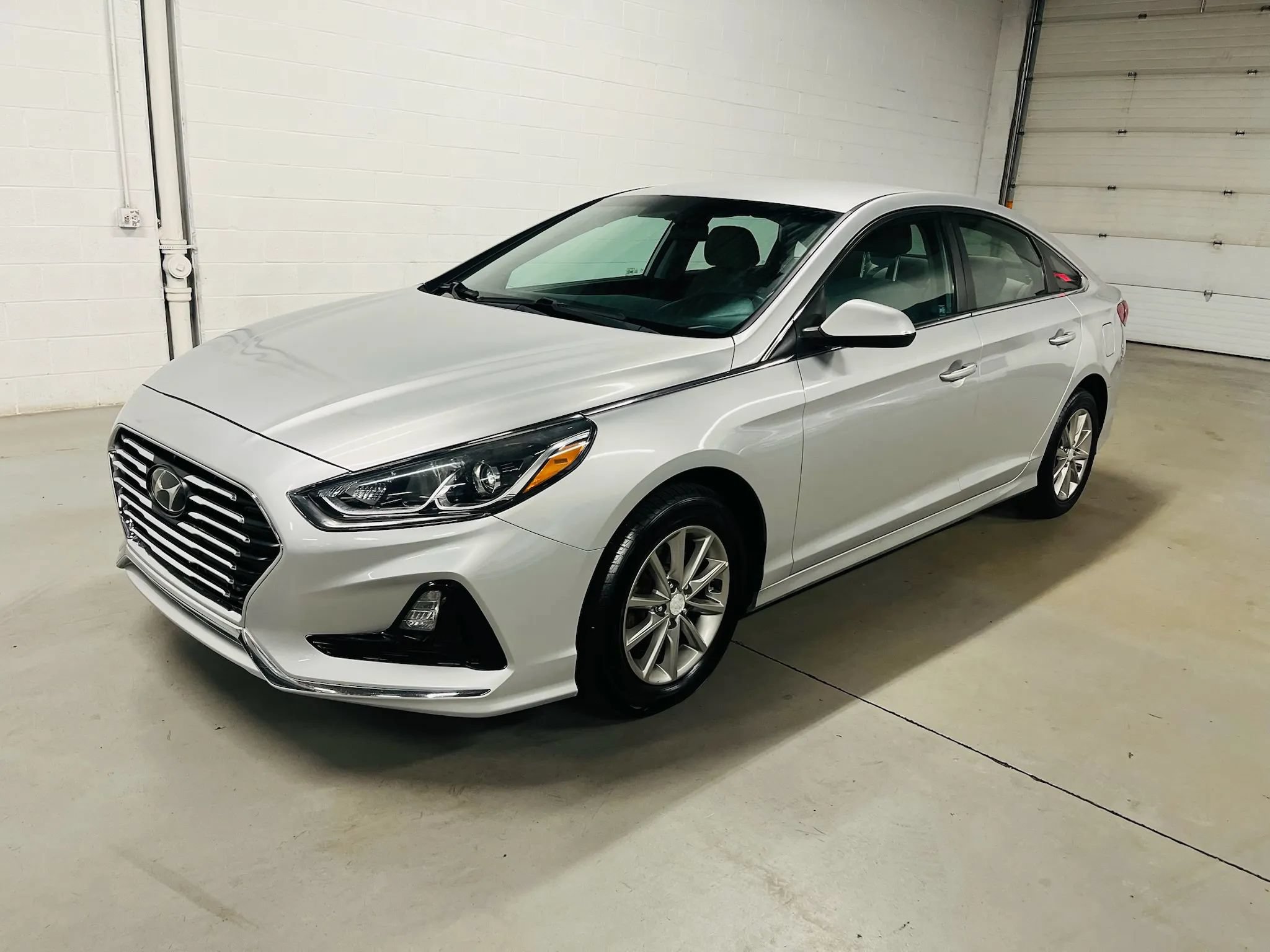 Used 2018 Hyundai Sonata SE FWD image 2