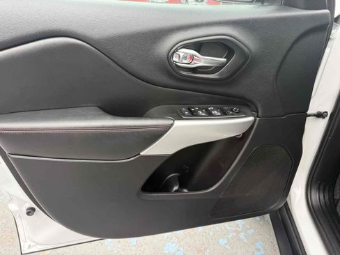 Used 2018 Jeep Cherokee Trailhawk image 94